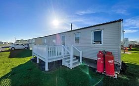 3 Bed, 8 Berth Caravan For Hire At St Osyth Park Near Clacton-On-Sea Ref 28039Cw